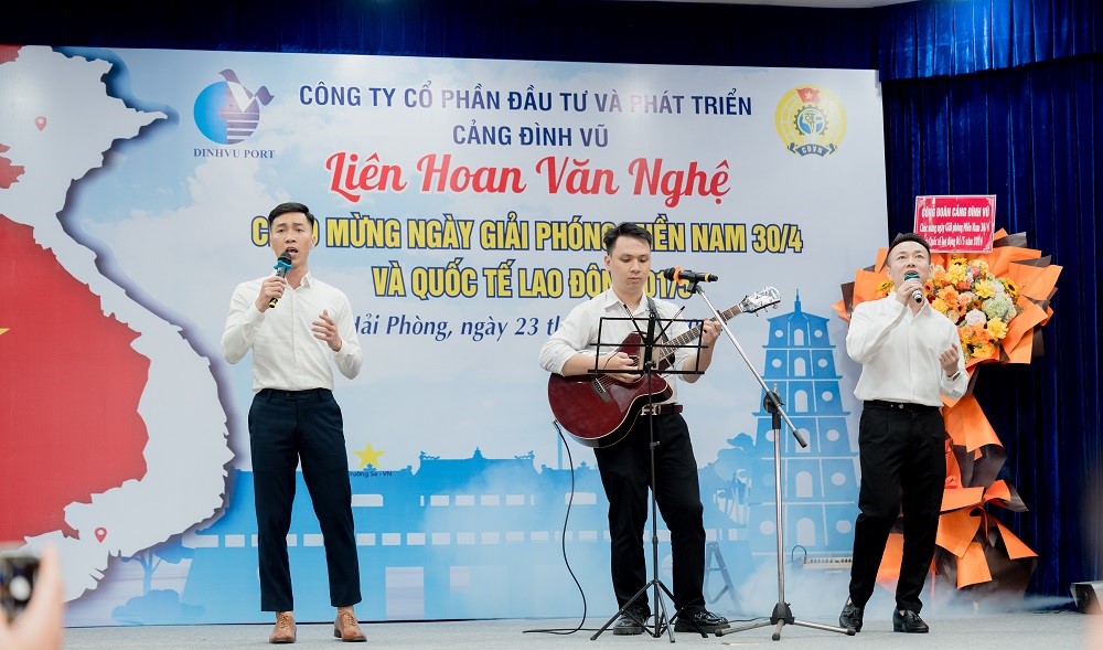 Màu hoa đỏ - Quang Hải ĐĐKT & Hải Nam Hành chính